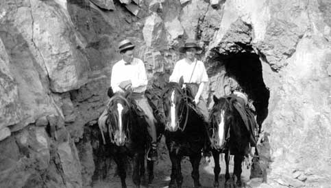 [NAU.PH.96.3.3.14] Tourists going into Grand Canyon on Bright Angel Trail, circa 1915.