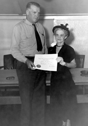 [NAU.PH.96.3.19.31] Rosa White Lauzon accepting award from Grand Canyon Assistant Lemuel A. Garrison, circa 1951.