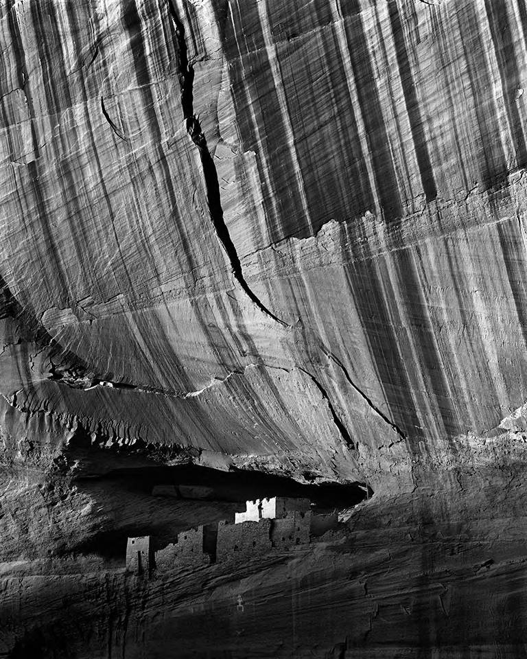 	
This image shows White House Ruin (Kinii’ ni gai in Navajo or Dine), an Ancestral Puebloan dwelling, in Canyon de Chelly National Monument in Arizona.